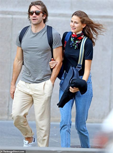 jake gyllenhaal and his girlfriend